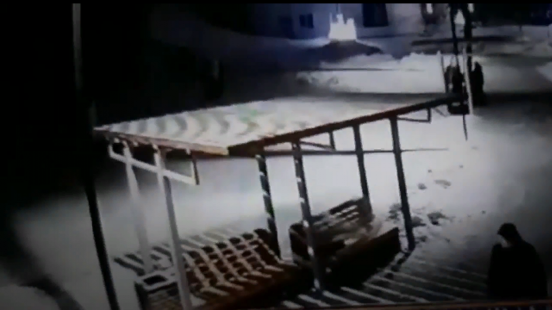 ВИДЕО: в детском парке орловчанин протаранил лавку