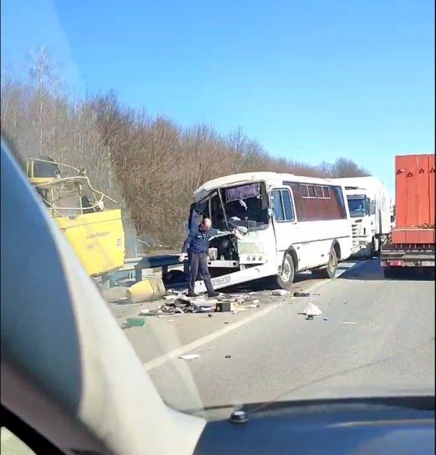 Под Орлом разбился рейсовый автобус, в котором ехали участники ансамбля местного ДК