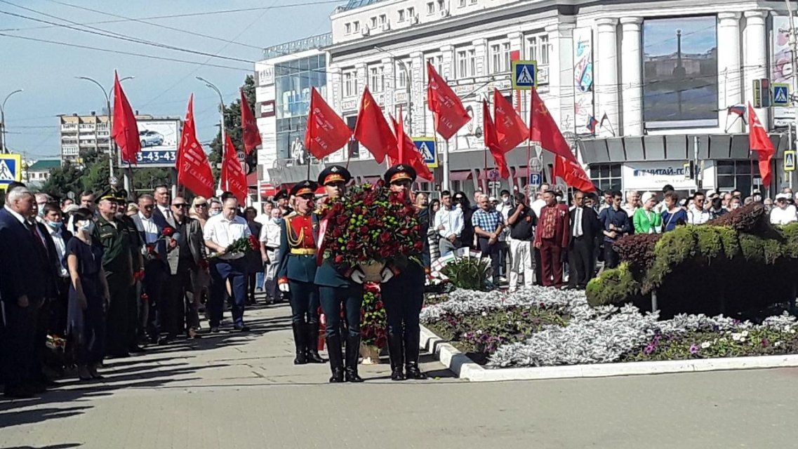 Кадры праздничного города: Орел встречает 77-ю годовщину освобождения от фашистов