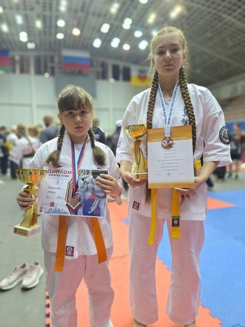 Юные орловские каратистки вернулись с медалями 