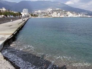 В первую смену в Крымских оздоровительных лагерях отдохнут дети-сироты и дети, оставшиеся без попечения родителей