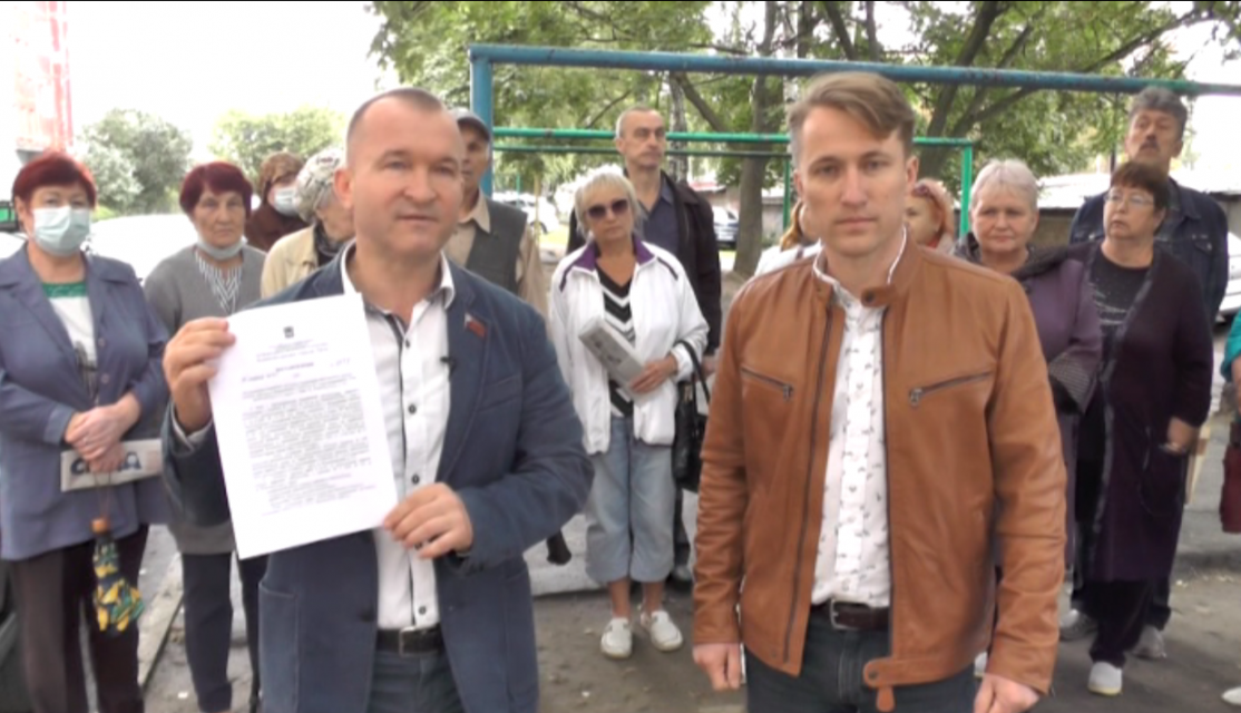 Полгода жильцы третьего подъезда дома №272 на ул. Комсомольская ходят пешком на девятый этаж. Лифт не работает из-за пожара