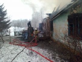 Два жилых дома сгорели в Орле сегодня утром