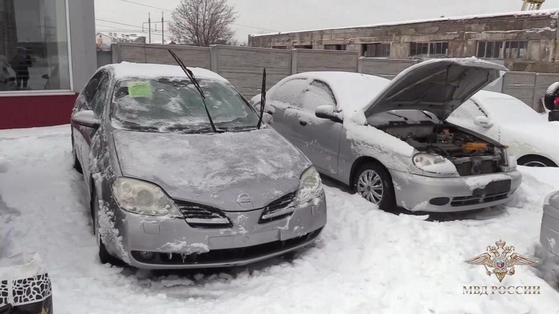 Более 300 человек в Орле, Москве и Курске лишились машин, доверив их фальшивым автосалонам