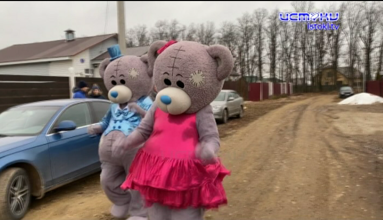 Жители поселка Ново-Образцово своеобразно компенсируют недостаток инфраструктуры