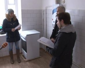 Проблема не приходит одна. Наталья Полехина смогла вопреки прогнозам поставить на ноги сына, но пока не смогла достучаться до сердец чиновников