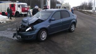 В Орле столкнулись два автомобиля. Пострадали три человека