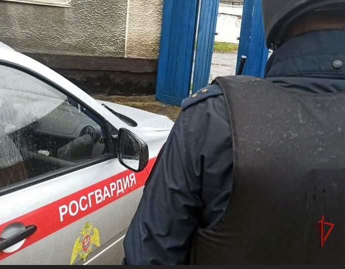 В Орле росгвардейцы задержали вооруженного хулигана