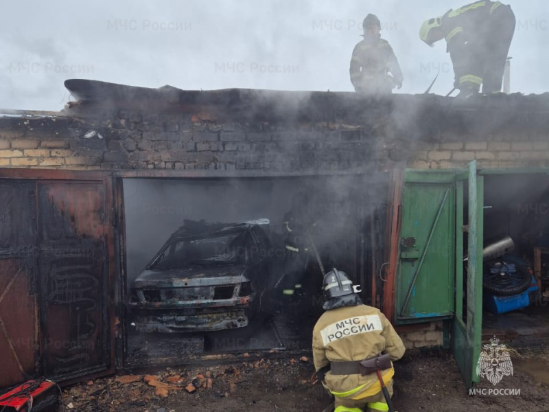 Орловские пожарно-спасательные подразделения за выходные совершили 11 выездов на ликвидацию возгораний 