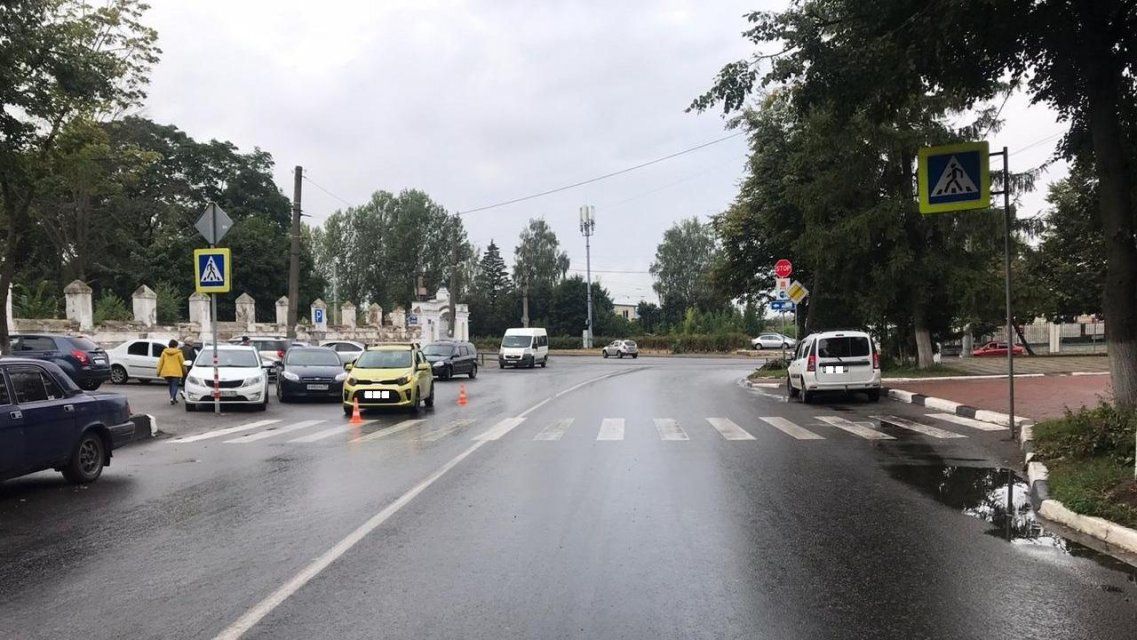 Возле Крестительского кладбища в Орле иномарка сбила женщину на зебре