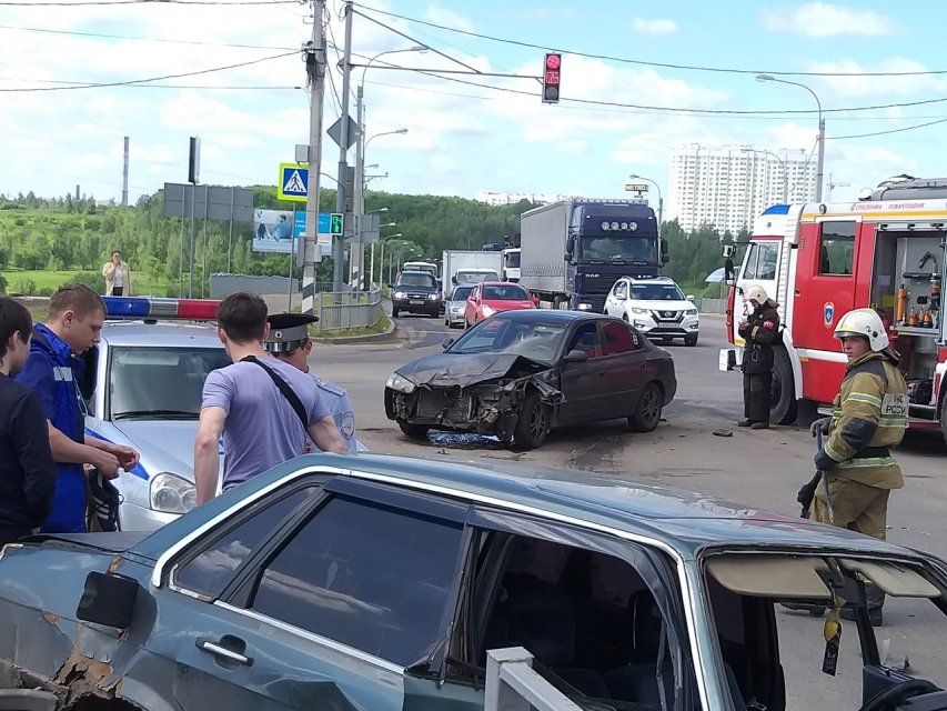 В Орле водитель и пешеход пострадали в ДТП из-за девушки, не уступившей дорогу