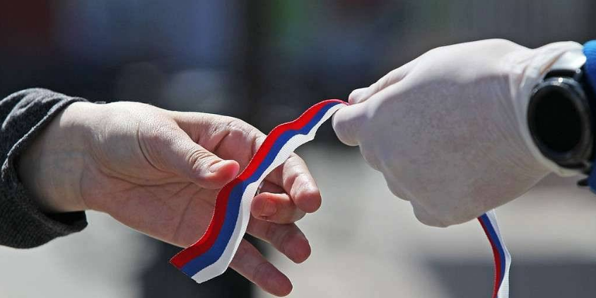 Орловчанам раздадут четыре тысячи ленточек-триколор