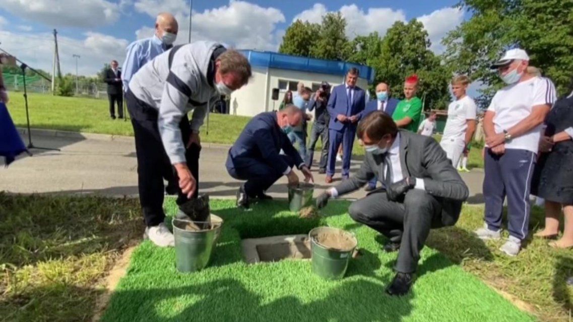 Заложил капсулу и подарил Клычкову мяч: Орел посетил экс-тренер «Локомотива» 