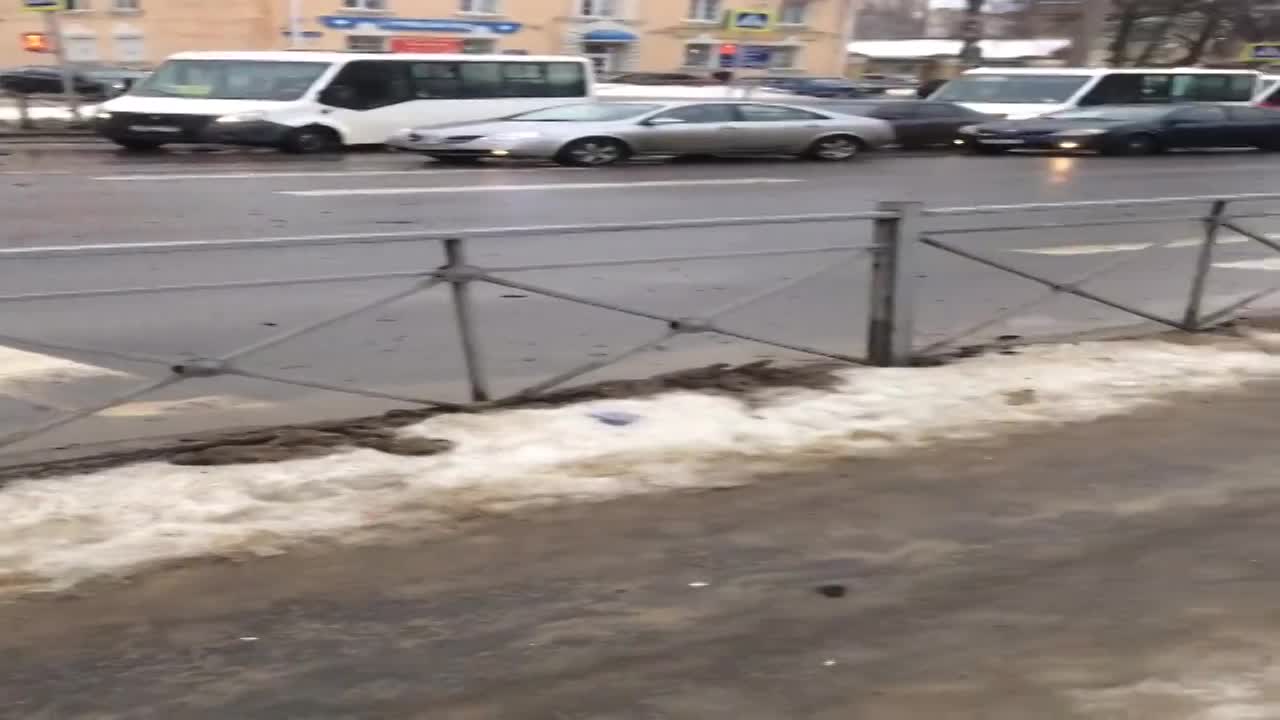 Утром на ул. Комсомольской в Орле произошло серьезное ДТП