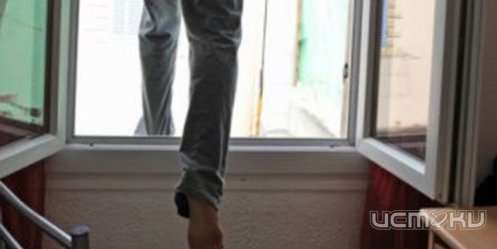 В Орле мужчина выбросился из окна 5-го этажа