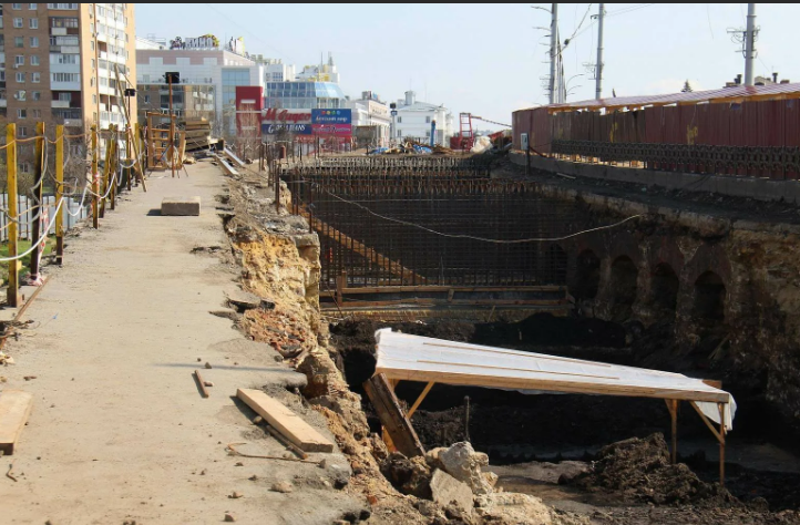 Контракт на продолжение реконструкции Красного моста власти Орла подписали сегодня