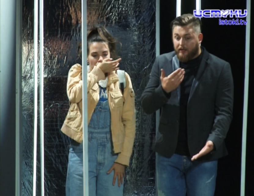 Зрители пришли за романтикой и нашли то, что искали. На сцене театра "Свободное пространство" состоялась премьера спектакля "Окна. Город. Любовь"