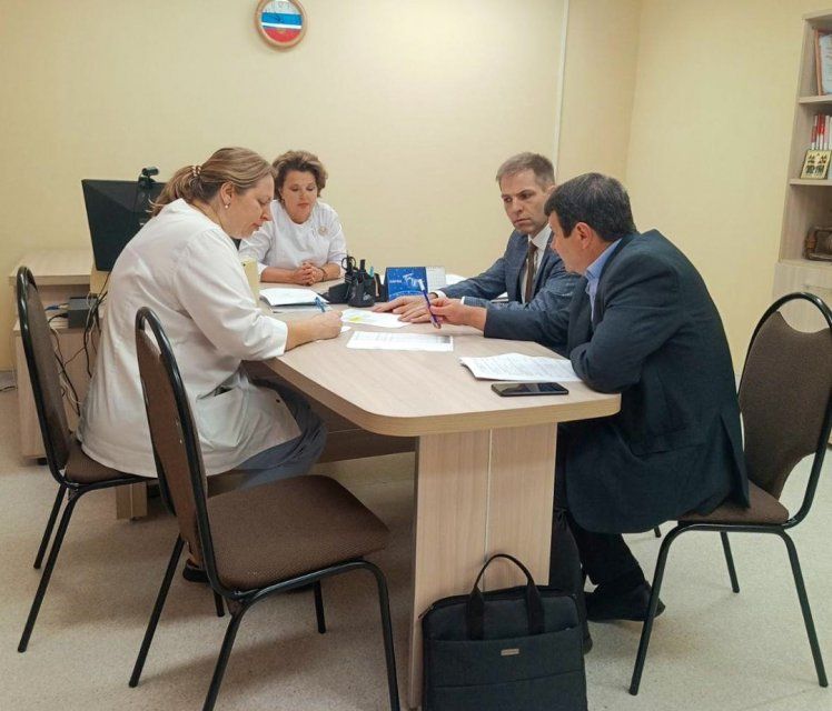 Глава департамента здравоохранения попытался пройти диспансеризацию...