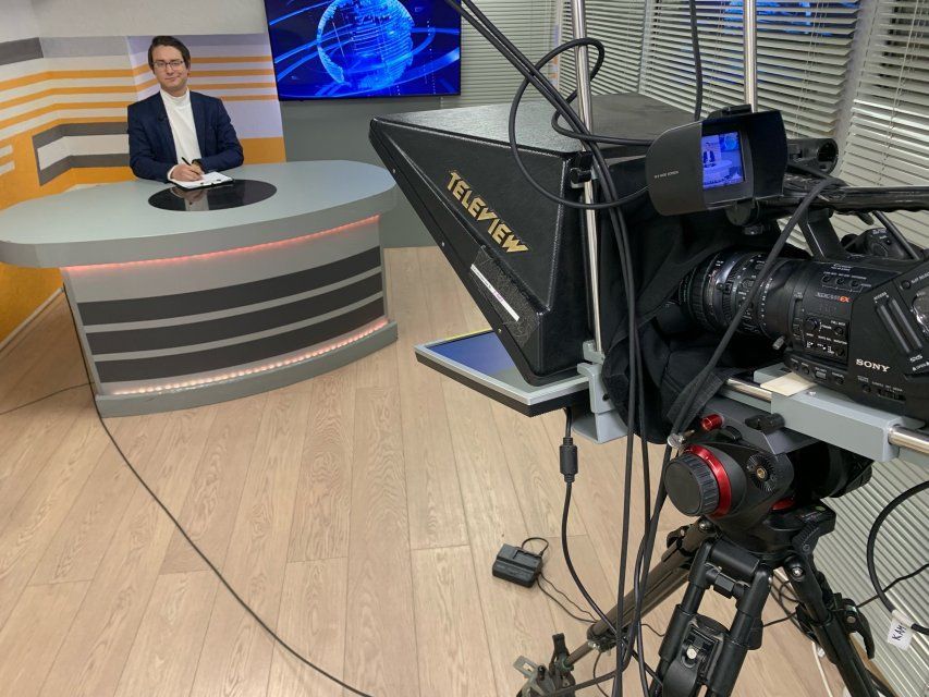 Коммунальная авария парализовала город, а специалисты проверили молоко – об этом в «Оперативном эфире»