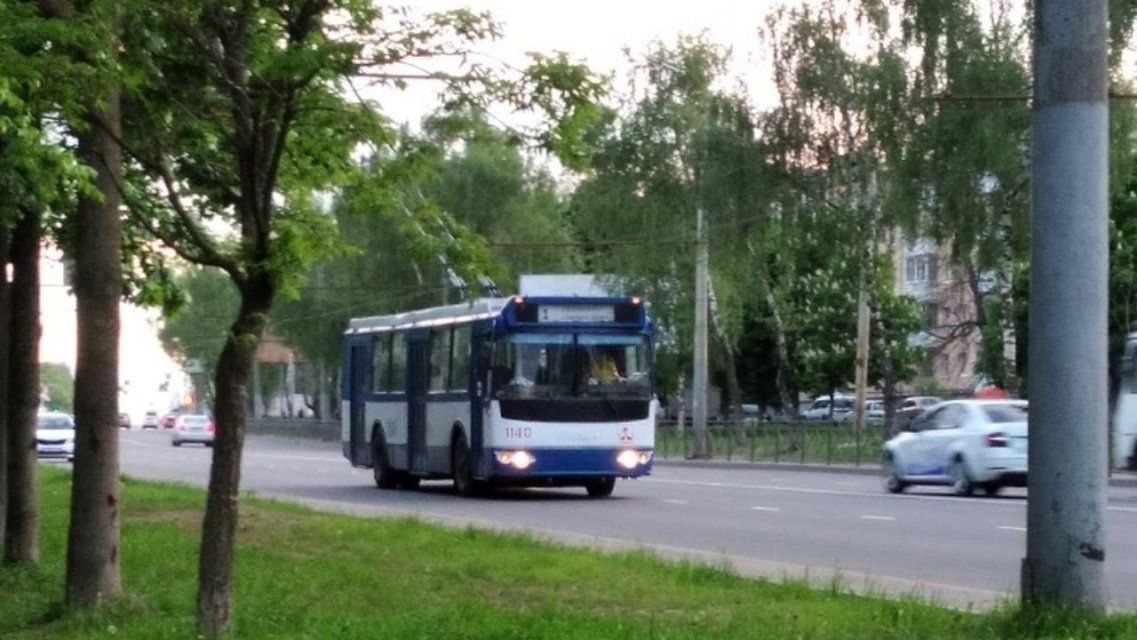 Орловские коммунальщики помешают работе троллейбусов