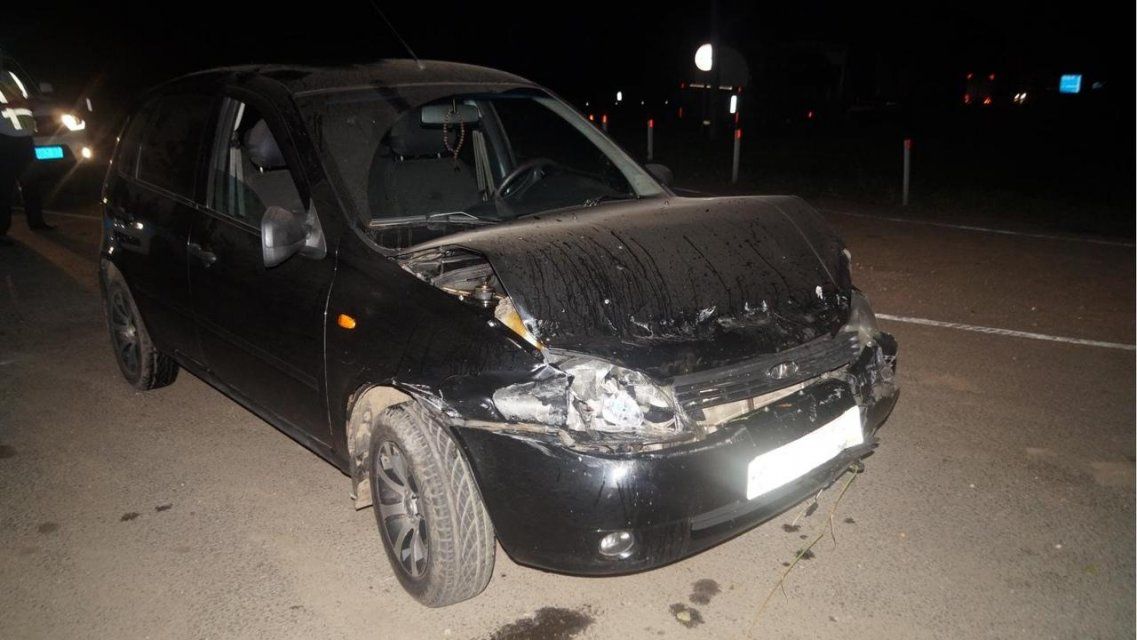 Под Орлом «Лада-Калина» влетела в металлическое ограждение