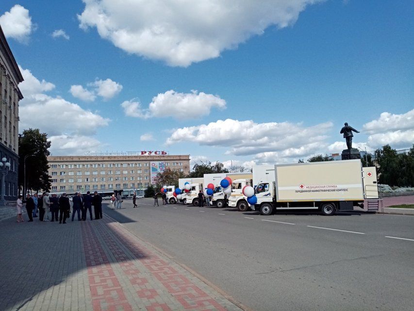 Фотофакт: районы Орловской области получили шесть мобильных медкомплексов