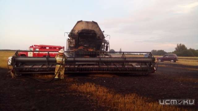 В Корсаковском районе молния ударила в комбайн