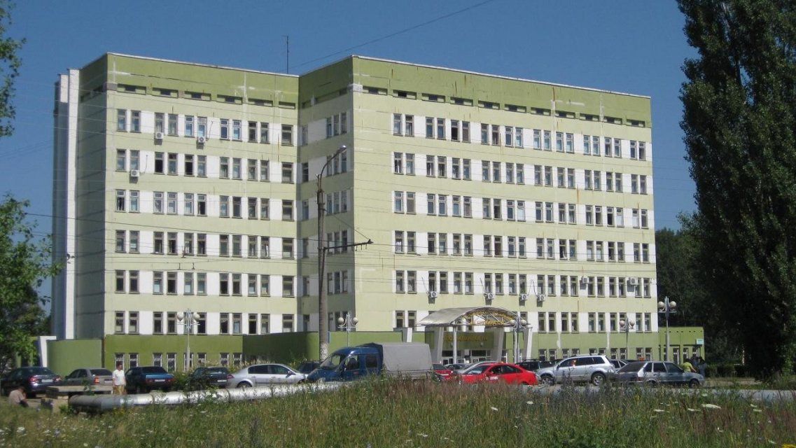 В разгар пандемии орловской больнице им. Боткина требуется почти сотня медиков