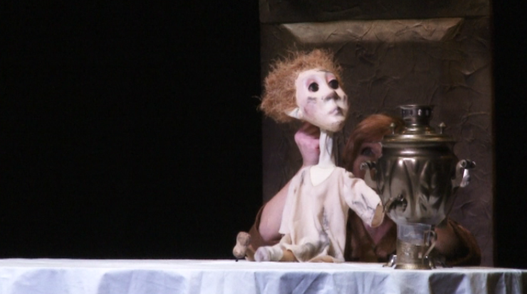 В театре кукол представили стихотворную сказку Корнея Чуковского. Как на сцене оживили командира чистоты "Мойдодыра"?