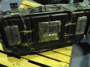 Таможенники обнаружили в «легковушке» тайник с наркотиками