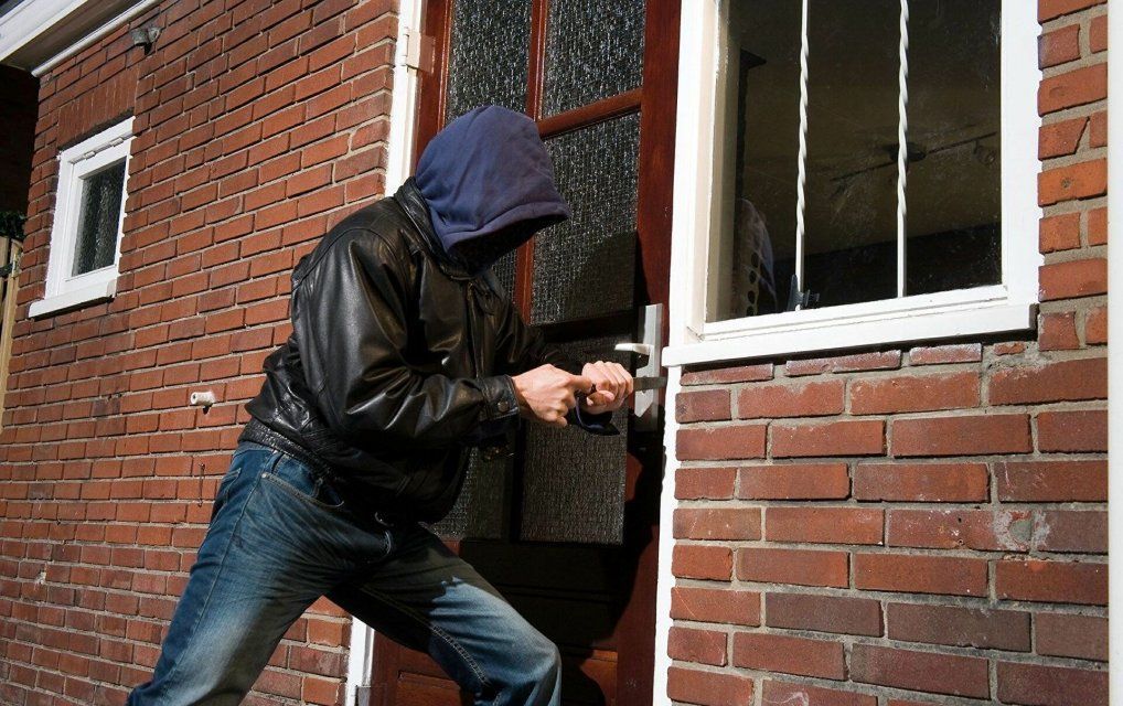 Родственник-рецидивист обокрал дом орловчанина