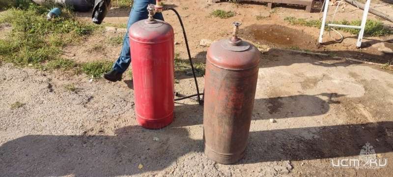 В Орле спасатели предотвратили взрыв газовых баллонов