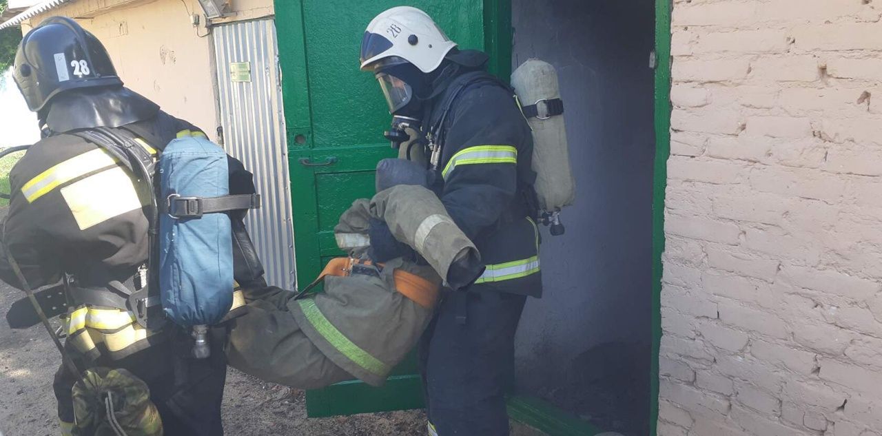 Пожарные из Орловской области тренировались в дымокамере
