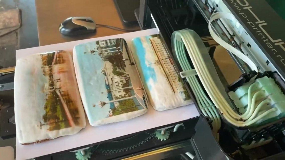 Картины на пряниках: советник губернатора поразился кромским инновациям