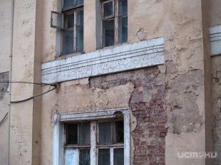 В Орле суд обязал переселить людей из аварийного дома, но они до сих пор ждут новых квартир