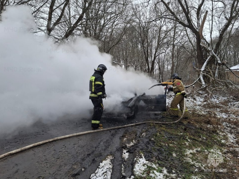 За прошедшие сутки орловские пожарные потушили 2 автомобиля 