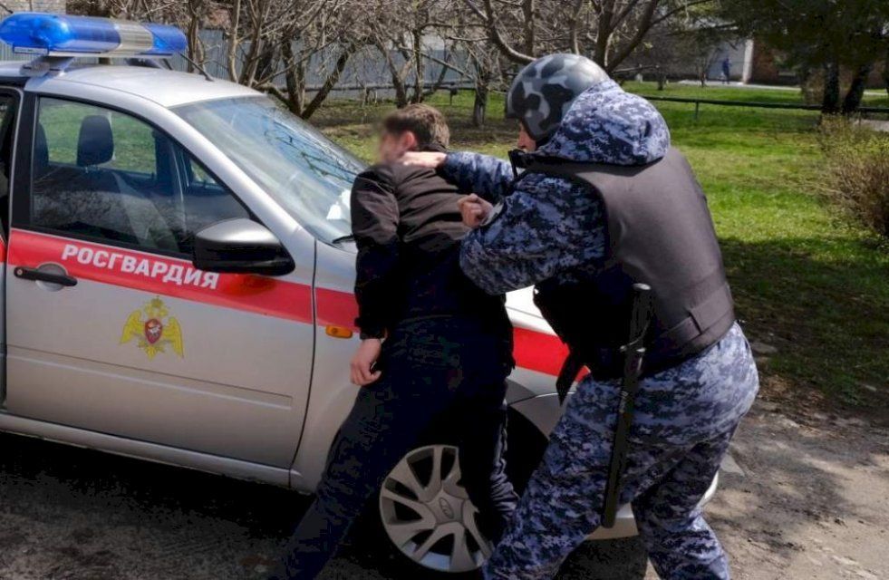 Парень избил двух посетителей в супермаркете на ул. Ливенской в Орле