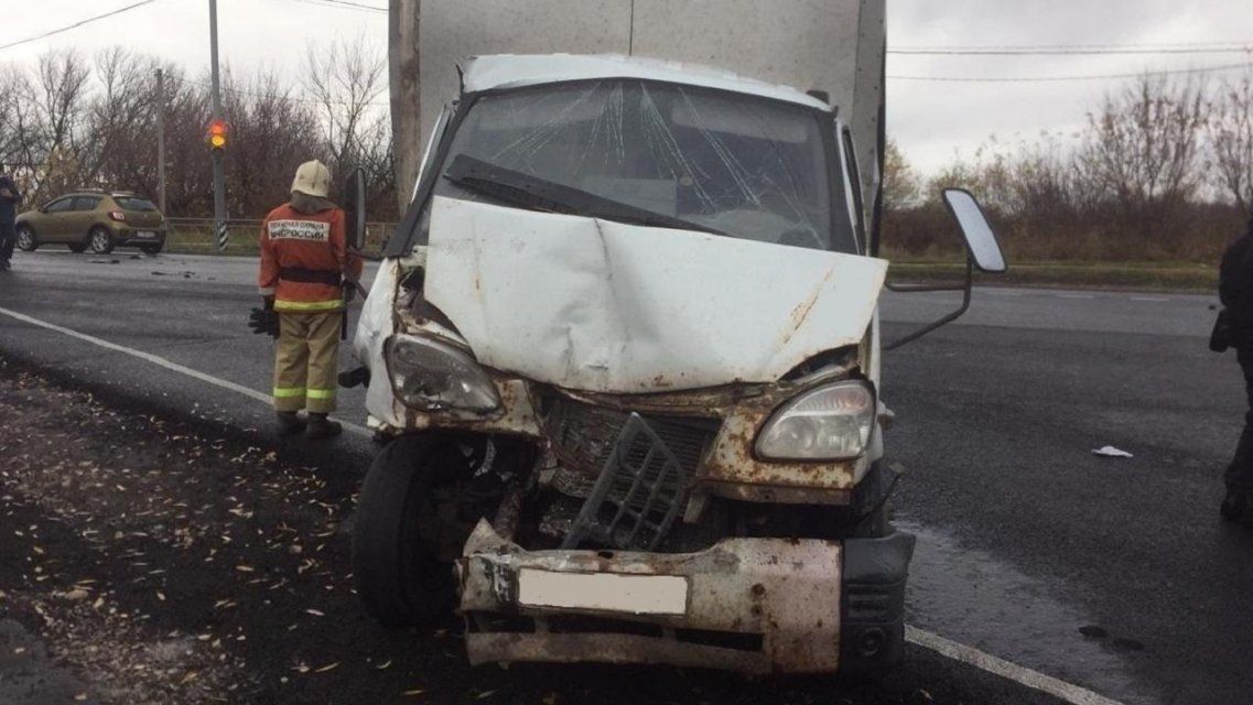 Водитель «Газели» не поделил трассу под Орлом с попутным микроавтобусом