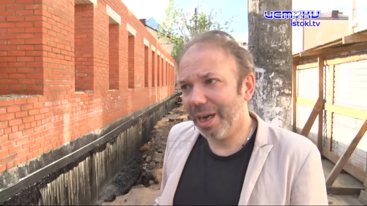 Капитально ремонтируется или дом был снесен