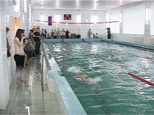 Школьники Орловской области соревновались в плавании