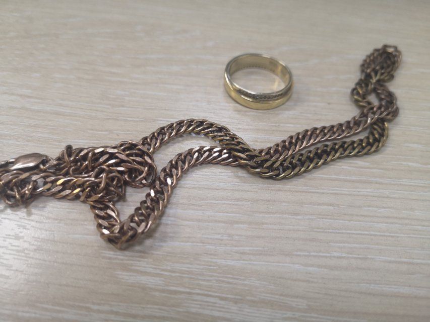 В Орле компьютерный мастер вынес золото из квартиры клиентки