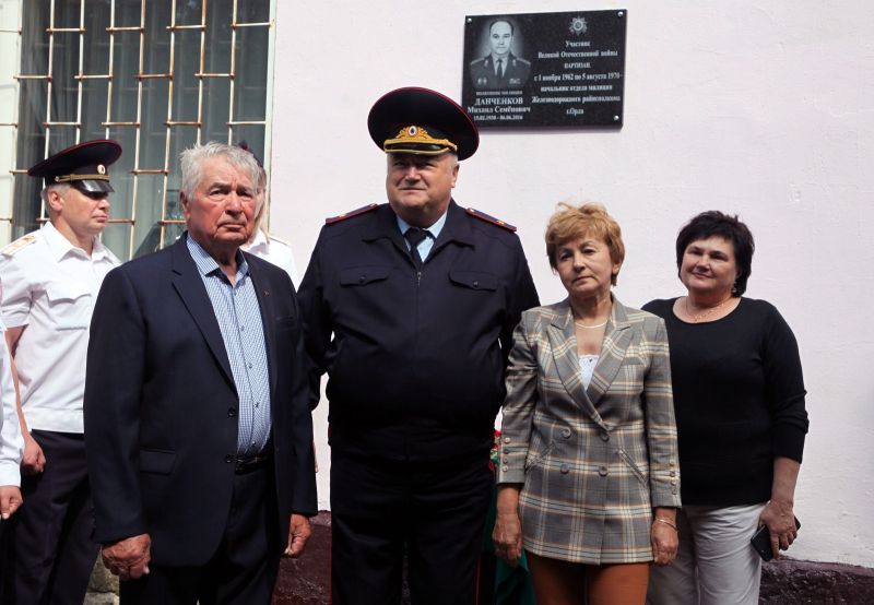 В Орле установили памятную доску милиционеру Михаилу Данченкову