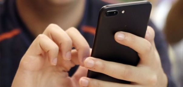 Орловчанка пришла в магазин за продуктами, а ушла с чужим телефоном