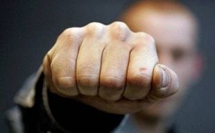 Мужчине грозит уголовная ответственность за применение насилия в отношении судебного пристава