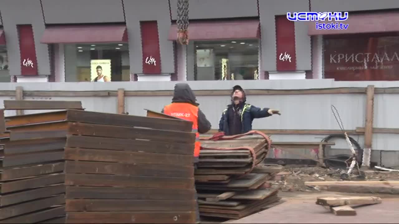 Красный мост закрыт почти два года...