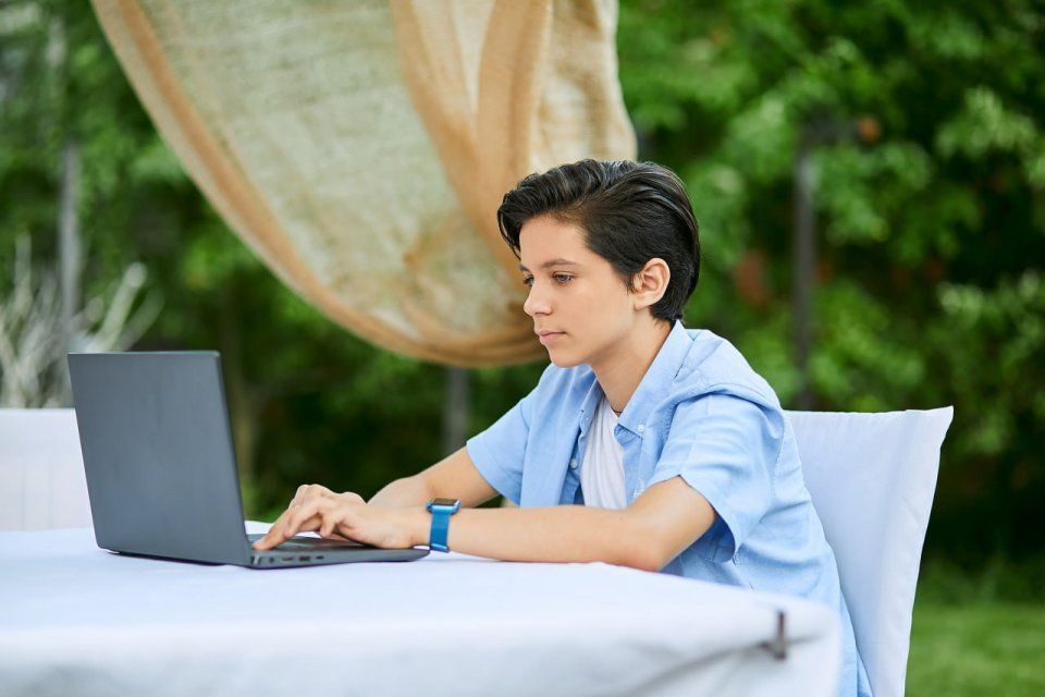 Цифровая безопасность детей: как защитить ребенка в интернете от мошенников и опасностей