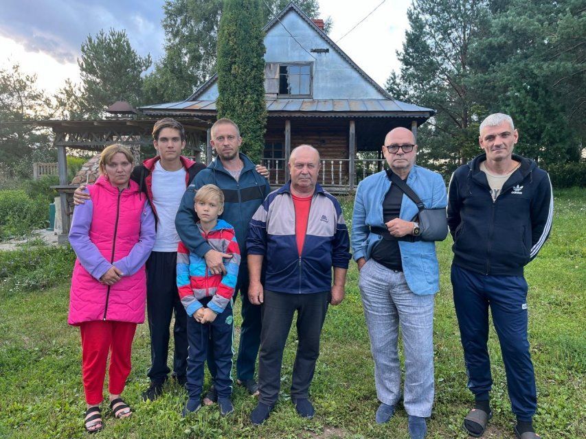 Сергей Потемкин предоставил свое жилье многодетной семье из Курской области 