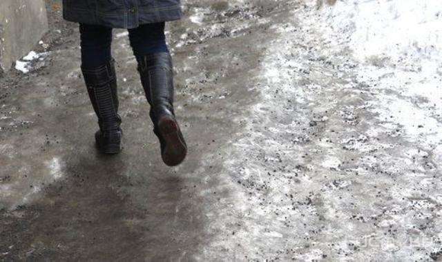 «Спецавтобаза» выплатит орловчанке 60 тысяч рублей за скользкую дорогу