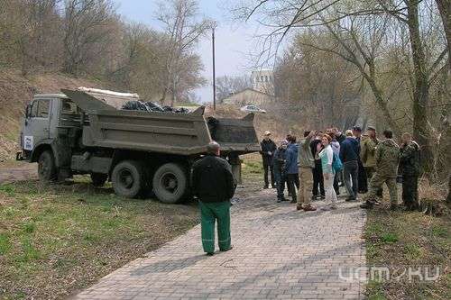 Активисты убрали левый берег Орлика