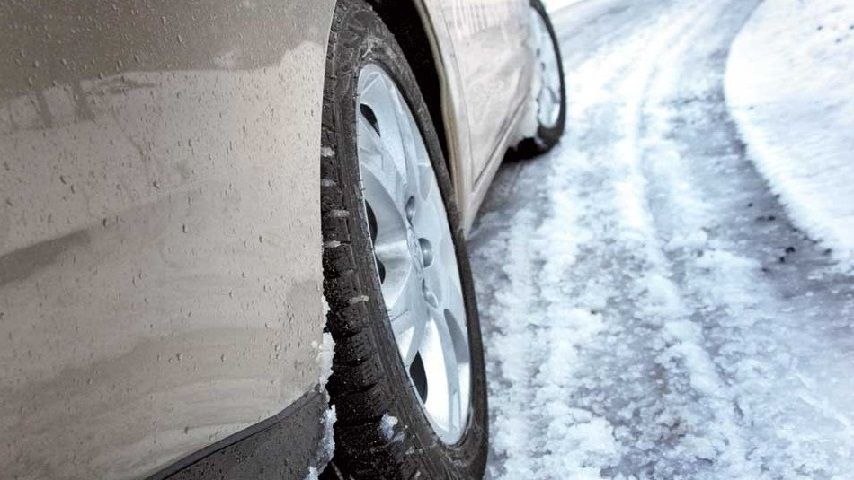 Мокрый снег и гололедица: орловским автомобилистам советуют «переобуться»